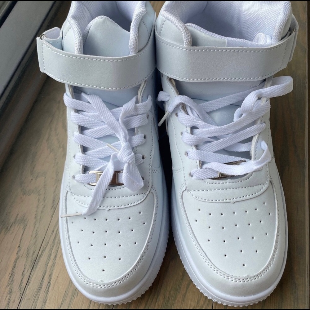 “AF1s ‘82” White Mid